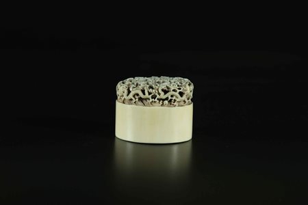 Arte Cinese Sigillo in avorio intagliato Cina, Canton, XIX secolo. -. Cm 6,00...