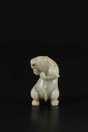 Arte Cinese Bixie in giada verde pallido Cina, dinastia Qing, XIX secolo. -....