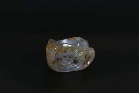 Arte Cinese Piccola coppa in agata Cina, XIX - XX secolo. . Cm 7,50 x 4,50....