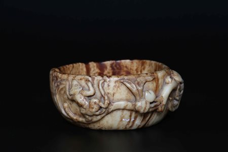 Arte Cinese Coppa Ming in giada Cina, XVII secolo. -. Cm 14,00 x 6,00. Coppa...