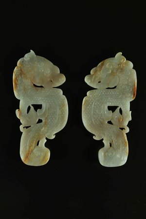 Arte Cinese Coppia di intagli in giada raffiguranti dragoni Cina, XIX secolo....