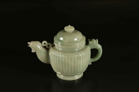 Arte Cinese Teiera in giadeite Cina, inizio XX secolo. . Cm 14,00. Teiera con...