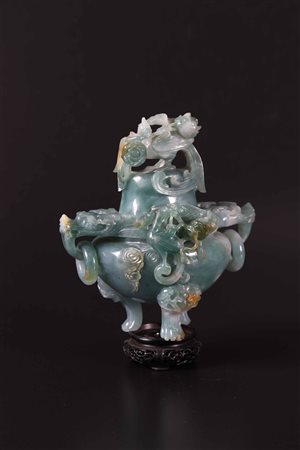 Arte Cinese Incensiere tripode in giada con base in legno Cina, XX secolo. -....