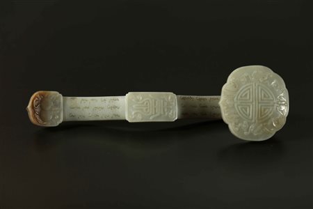 Arte Cinese Ruyi in giada celadon con iscrizioni Cina, XX secolo. -. Cm...