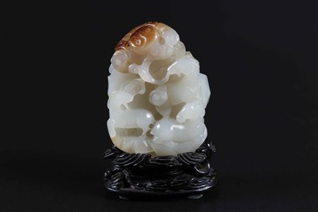 Arte Cinese Intaglio in giada chiara screziata raffigurante degli arieti ed...