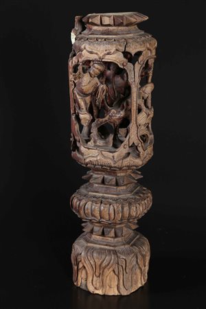 Arte Cinese Colonna in legno intagliato Cina, XVIII secolo. -. Cm 13,00 x...