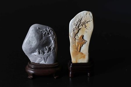 Arte Cinese Coppia di intagli in saponaria con stand in legno Cina, dinastia...