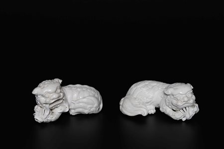 Arte Cinese Coppia di leoni in porcellana a pasta tenera Cina, XVIII secolo....