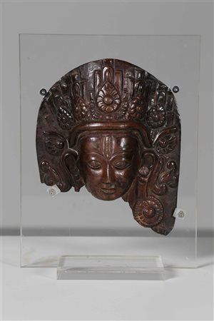 Arte Himalayana Testa di Indra in rame sbalzato Nepal, XVIII secolo. -. Cm...