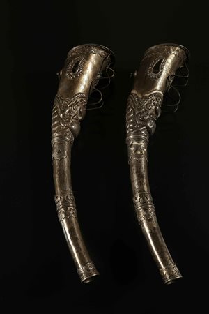 Arte Himalayana Coppia di trombe in argento Tibet, XIX secolo . -. Cm 10,00 x...