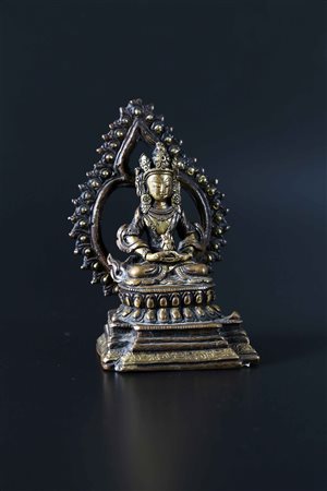 Arte Himalayana Statua in bronzo dorato raffigurante Buddha Amitayus Nepal,...