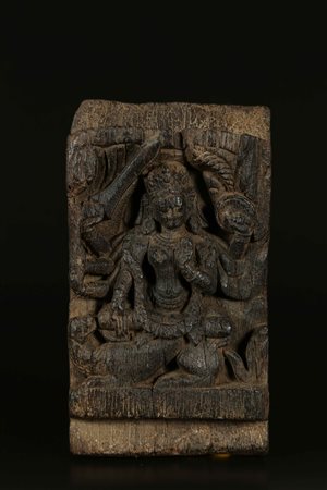 Arte Himalayana Formella in legno raffigurante Durga Nepal, XVI secolo. -. Cm...