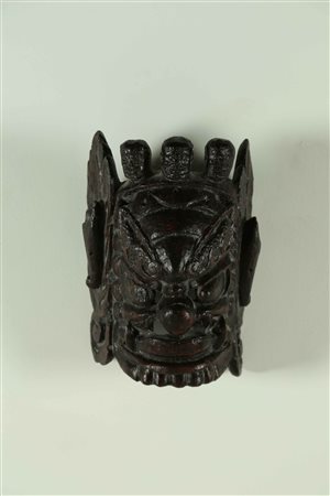 Arte Himalayana Maschera in legno con tracce di policromia Tibet, XVIII...