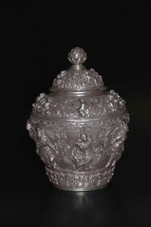 Arte Sud-Est Asiatico Grande giara porta the in argento Birmania, fine XIX...