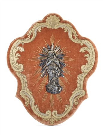 Placca dell'Immacolata Concezione in argento sbalzato. Apparentemente non punzo
