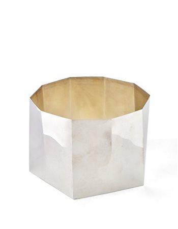 * Centrotavola in argento sfaccettato con base esagonale, interno in vermeil (g