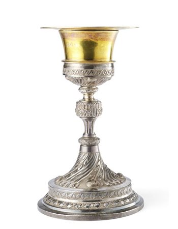 Calice liturgico in argento cesellato, fusto a balaustro e piede circolare deco