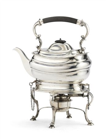 Samovar in argento con ansa e presa in legno ebanizzato, corpo sagomato e soste