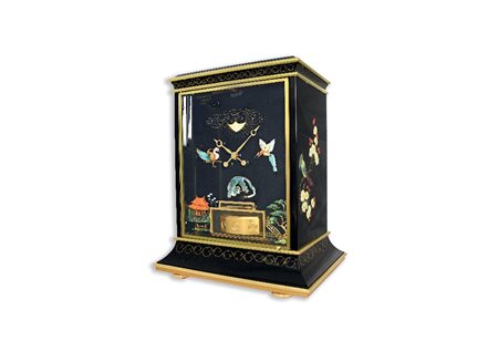 JAEGER LE COULTREModello: Atmos UrushiAnno: 1980Cassa: in ottone dorato e...