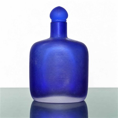 Paolo Venini per Venini - Bottiglia della serie "Velati" in vetro di Murano sommerso blu, '92