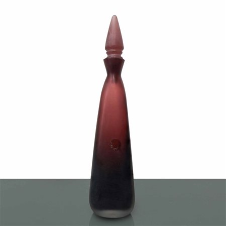 Paolo Venini per Venini - Bottiglia della serie "Velati" in vetro di Murano sommerso viola, '92