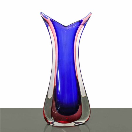 Flavio Poli  per Seguso (Chioggia 1900 - Venezia 1984)  - Vaso in vetro sommerso nei toni del blu