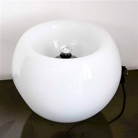 Eleonore Peduzzi Riva per Artemide - Lampada da tavolo in vetro bianco modello Vacuna, 60s/70s