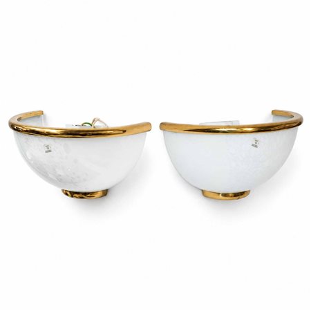 Vetri Murano - Coppia di Appliques a due luci in vetro di Murano bianco lattimo con effetto ramage con dettagli in ottone dorato