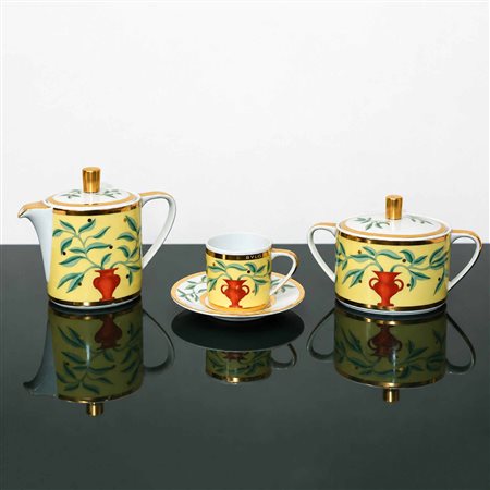 Bulgari per Rosenthal  design by Davide Pizzigoni - Piccola teiera, zuccheriera e tazzina collezione Itaca con decori a fogliame e dettagli dorati su fondo giallo