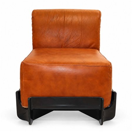 Guarnacci Padovano  & Vagnoni - Poltrona Duna 1P con seduta imbottita in pelle color cognac e struttura geometrica nera 