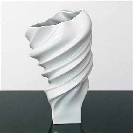Cedric Ragot  per Rosenthal - Vaso in porcellana bianca modello Squall con lavorazione a vortice 