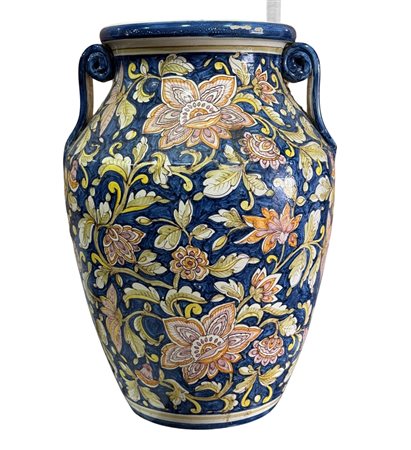 Orcio in ceramica, stile Deruta ricca decorazione floreale policroma, periodo...