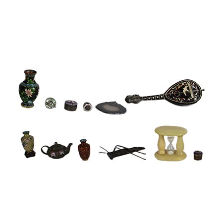 LOTTO DI 12 CURIOSI OGGETTI DA COLLEZIONE