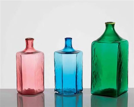 VENINI Lotto composto da 03 bottiglie di diversa altezza e forma. altezza cm...