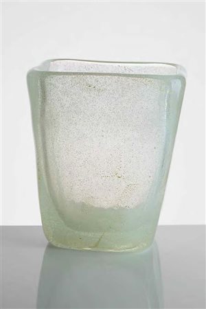 CARLO SCARPA Vaso in vetro “corroso” con foglia d’oro a sezione...