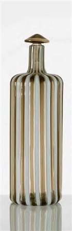 PAOLO VENINI Bottiglia in vetro con tappo a canne, colore lattimo e talpa....