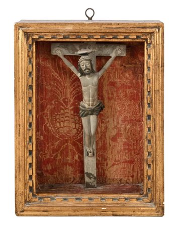 Crocifisso in pietra scolpita cm 40x23 - teca cm 65,5x49,5x18 figura arcaica...