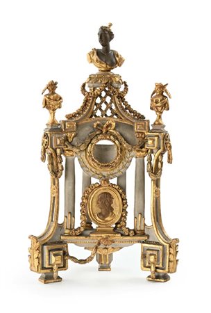 Base architettonica per orologio da tavolo in legno scolpito, laccato e...