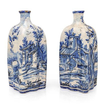 Coppia di bottiglie in maiolica bianca e blu, Savona, XVIII secolo altezza cm...