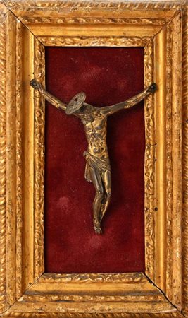 Cristo crocifisso in bronzo dorato, XVII secolo cm 12,5x11 - cornice cm 27x16...