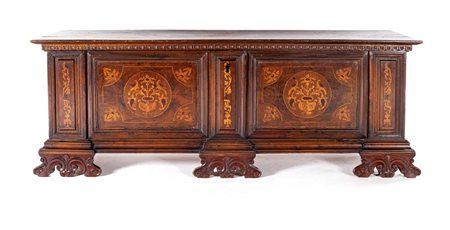 Cassapanca in legno intarsiato, Italia settentrionale, XVII secolo cm...