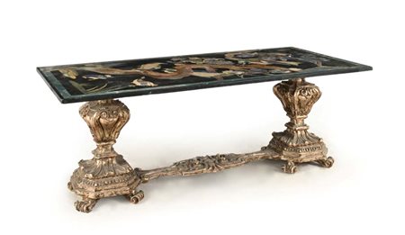 Tavolo basso in legno dorato con piano in scagliola, XX secolo cm...
