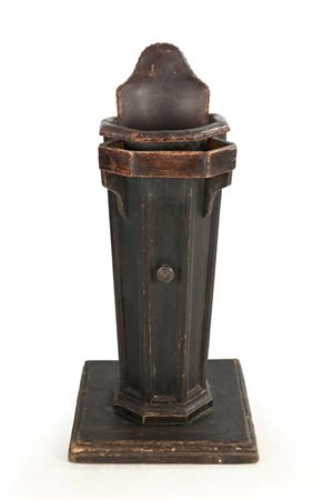 Porta bebè in legno e cuoio, Venezia, XVII secolo cm 102x48x48 alla base;...