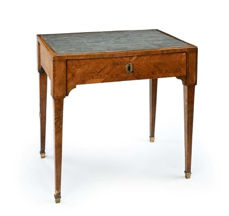 Tavolino basso con piano in marmo, Sicilia, fine del XVIII secolo cm...