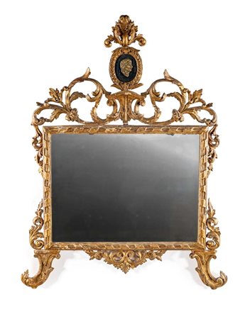 Specchiera in legno dorato, XVIII secolo cm 102x75 con cornice rettangolare...