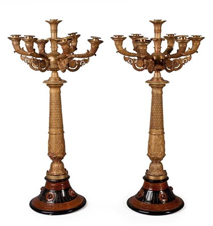 Coppia di grandi candelabri in bronzo dorato a sette fiamme, Francia, periodo...