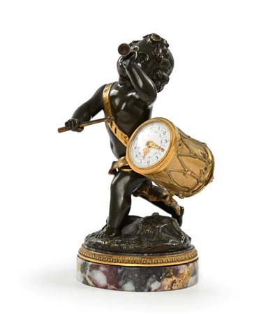 Orologio da tavolo in bronzo con suonatore di tamburo, Francia, XIX secolo...
