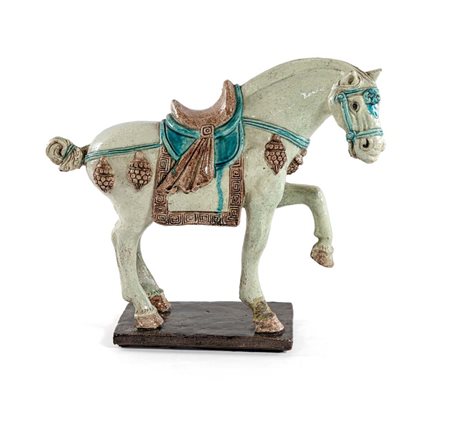 Cavallo stile "Tang" in ceramica policroma, XX secolo cm 43x52x18,5...