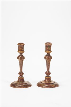 Coppia di candelieri in legno laccato. Venezia, secolo XVIII