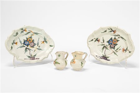 Lotto composto da coppia di piatti ovali a bordo mosso e due lattiere in maiolica policroma con decoro “a blanser”. Antonibon, Nove di Bassano, secolo XVIII